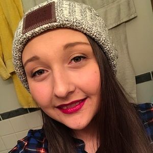 Meet your Posher, Lora